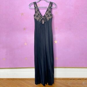 VAL MODE Black Satin Long NIGHTGOWN Lace Bodice EUC Ankle Length Vampy Small